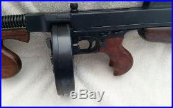 1920's THOMPSON TOMMY GUN capone SUB-MACHINE GUN NON-FIRING movie prop REPLICA