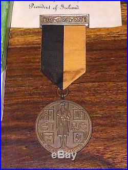 Authentic Irish Black & Tan Independence War Medal In Box President Mini Ireland