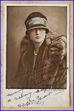 BERLIN WOMEN with INSCRIPTION TO AVIATRIX CLARA ADAMS c1921 PHOTO POSTCARD RPPC