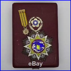 China Taiwan Medal Order of the Cloud and Banner Star 3rd class with case