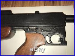M 1928 THOMPSON TOMMY GUN replica Military SUB-MACHINE GUN NON-FIRING (DENIX)