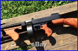 M1928 Thompson Submachine Gun 1928 Gangster Tommy Denix Replica