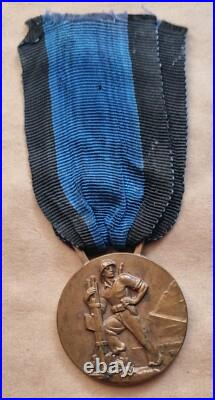 Original Fascist Medal Duce Gruppo Rionale Fascista Dante Rossi Ai Reduci A. O. I