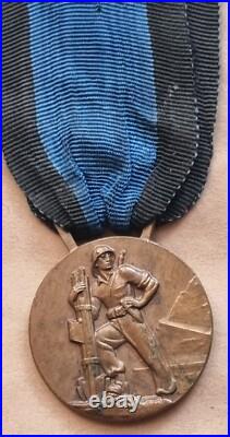 Original Fascist Medal Duce Gruppo Rionale Fascista Dante Rossi Ai Reduci A. O. I