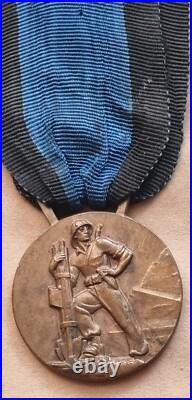 Original Fascist Medal Duce Gruppo Rionale Fascista Dante Rossi Ai Reduci A. O. I