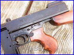 Replica Denix non-firing 1928 Thompson Machine Gun